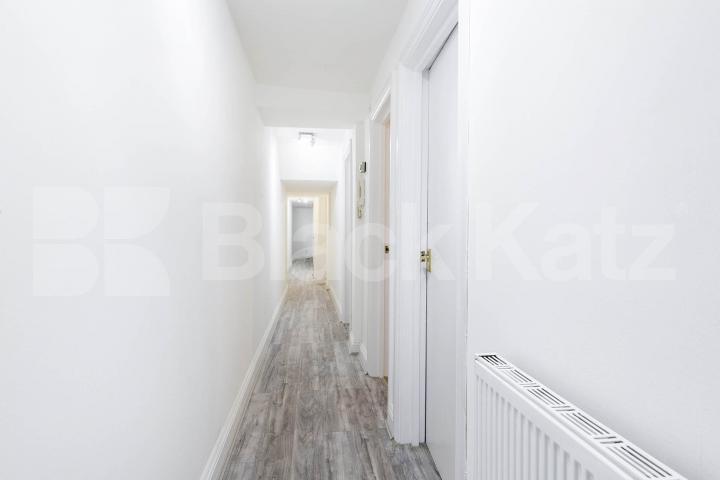 Newly painted two double bedroom flat with study near Regents Park and to tube! Cosway Street, Marylebone